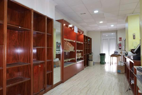 Local en avenida Constitución