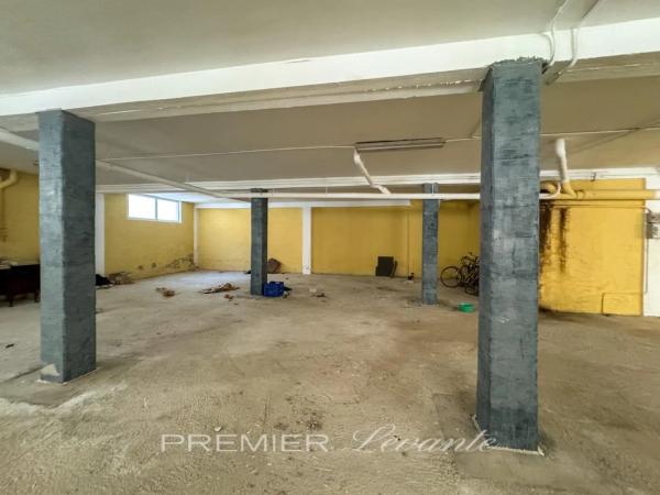 Local en calle Pilar Beltri, 2