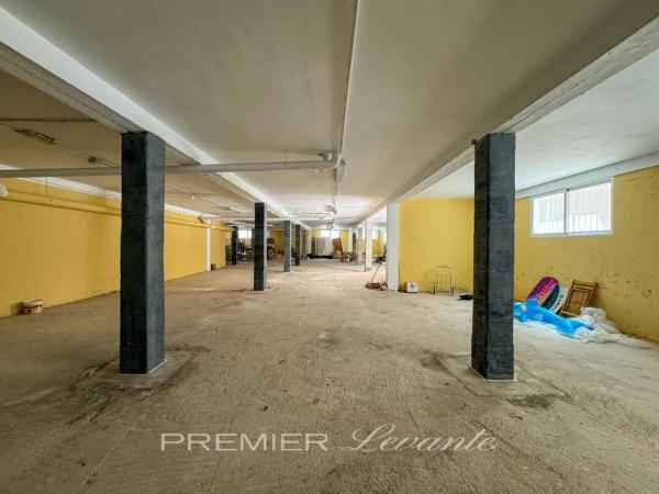 Local en calle Pilar Beltri, 2