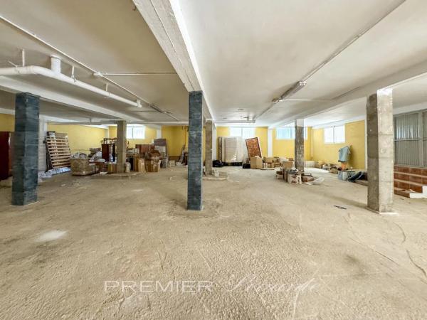 Local en calle Pilar Beltri, 2