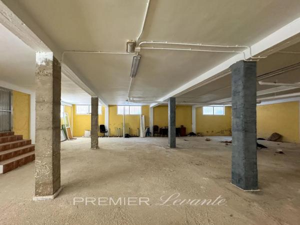 Local en calle Pilar Beltri, 2