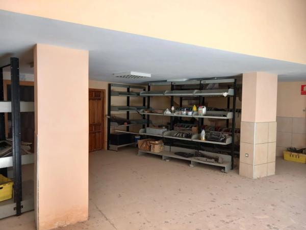 Local en calle Elda, 12