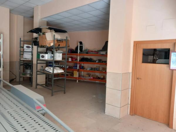 Local en calle Elda, 12