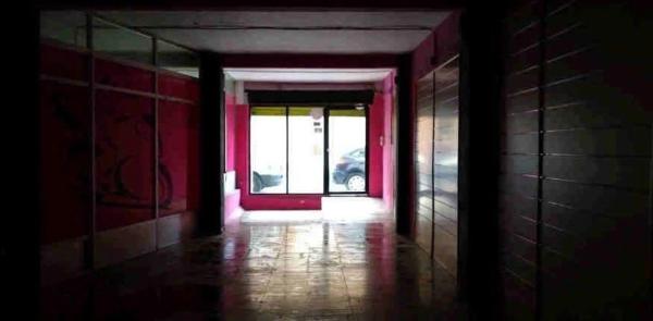 Local en calle Salvador y Vicente Perez Lledo