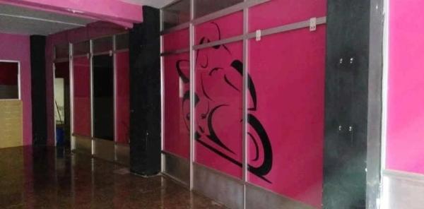 Local en calle Salvador y Vicente Perez Lledo