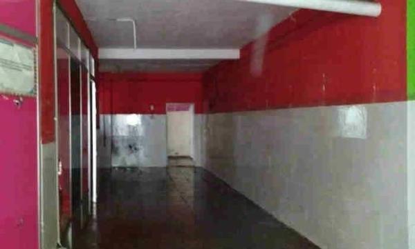 Local en calle Salvador y Vicente Perez Lledo