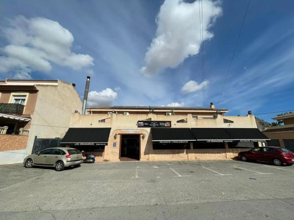 Local en paseo Mayor