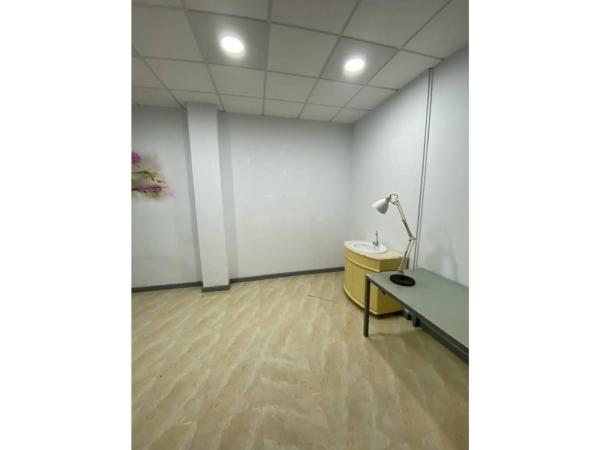 Local en plaza José Sala