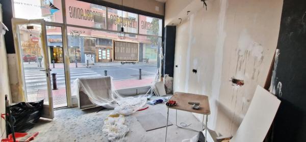 Local en avenida diagonal, 11