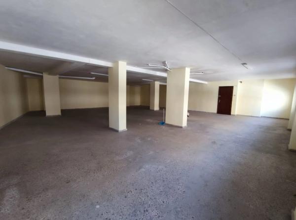 Local en avenida 6 de Diciembre