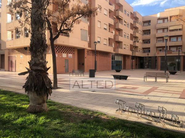 Local en plaza de la Iglesia, 8