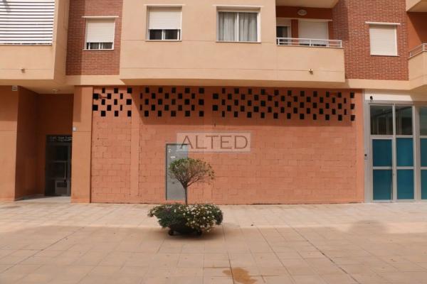 Local en plaza de la Iglesia, 8