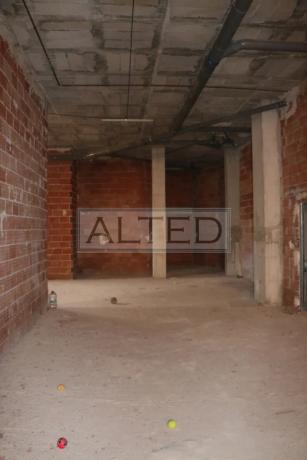 Local en plaza de la Iglesia, 8