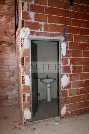 Local en plaza de la Iglesia, 10