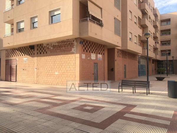 Local en plaza de la Iglesia, 10