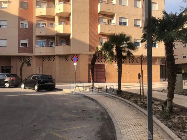 Local en plaza de la Iglesia, 10