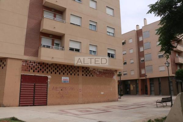 Local en plaza de la Iglesia, 10