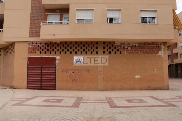 Local en plaza de la Iglesia, 10