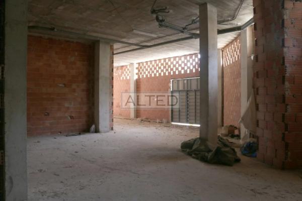 Local en plaza de la Iglesia, 10