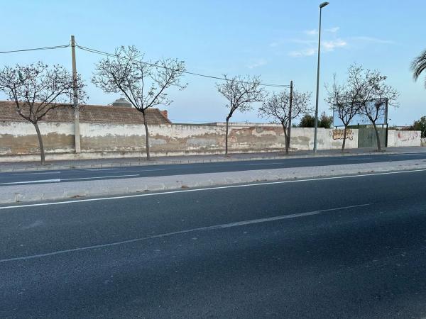 Local en calle Río Turia, 23