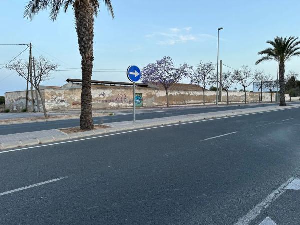 Local en calle Río Turia, 23