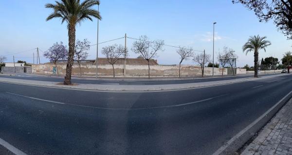 Local en calle Río Turia, 23