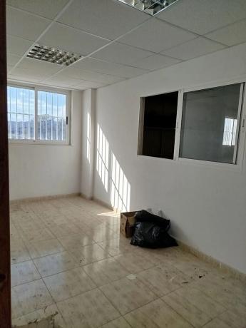 Nave en carretera Agost, 99