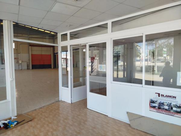 Nave en carretera Agost, 99