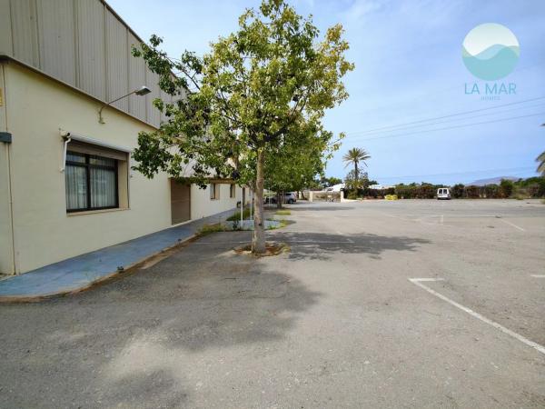 Local en avenida Ancha de Castelar