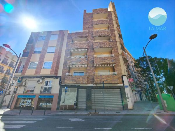 Local en calle Lillo Juan