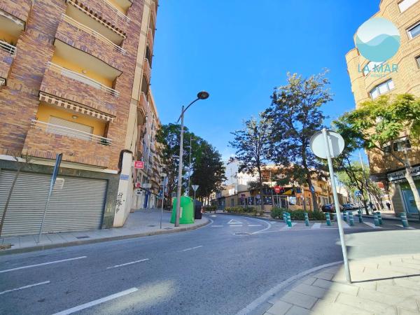 Local en calle Lillo Juan