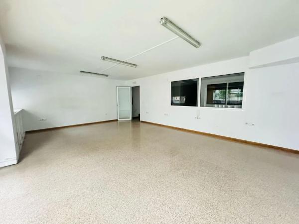 Local en avenida Ancha de Castelar