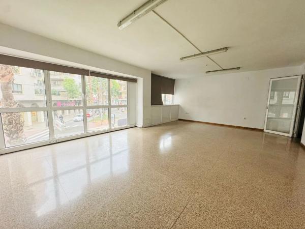 Local en avenida Ancha de Castelar