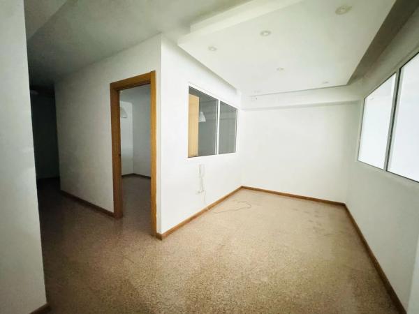 Local en avenida Ancha de Castelar