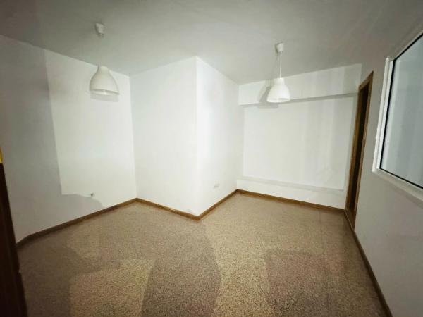 Local en avenida Ancha de Castelar