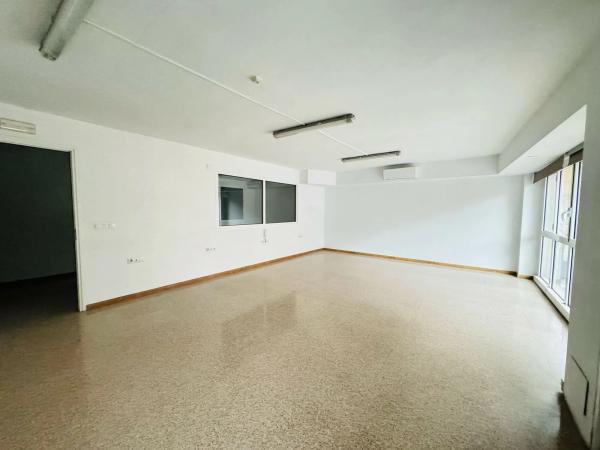 Local en avenida Ancha de Castelar