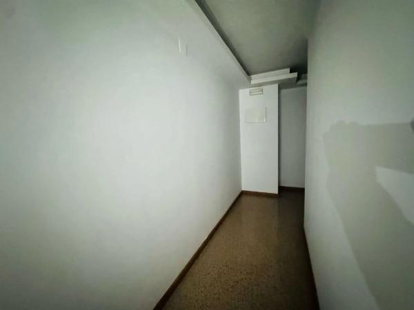 Local en avenida Ancha de Castelar