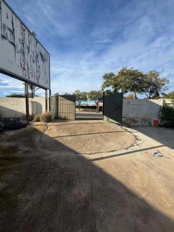 Nave en calle del Tenis