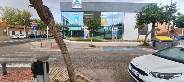 Local en calle la Huerta, 19