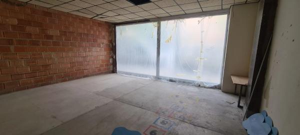 Local en calle la Huerta, 19