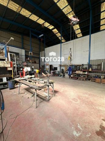 Nave en paseo la Estación, 8