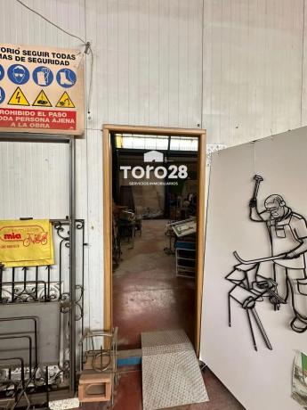 Nave en paseo la Estación, 8