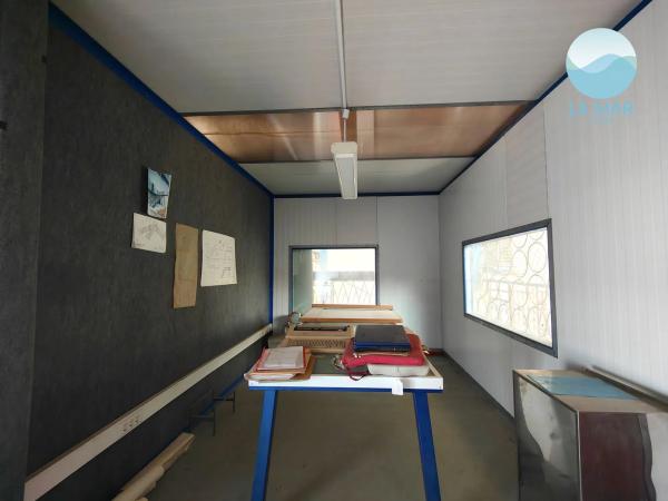 Nave en paseo la Estación, 8