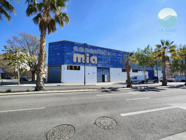 Nave en paseo la Estación, 8