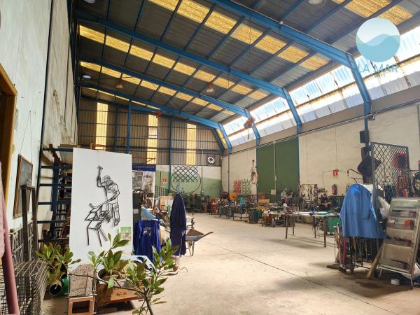 Nave en paseo la Estación, 8