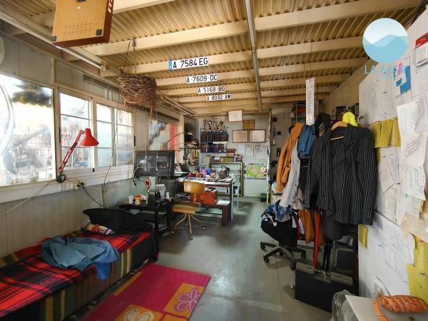 Nave en paseo la Estación, 8