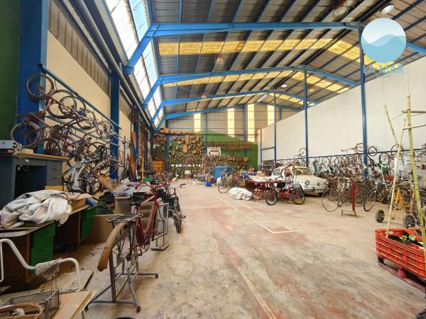 Nave en paseo la Estación, 8