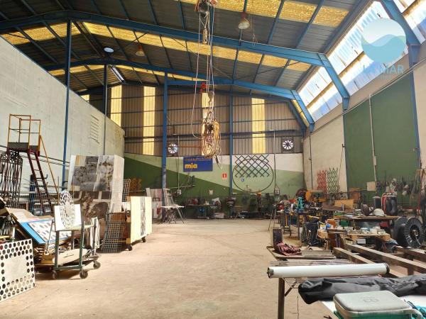 Nave en paseo la Estación, 8