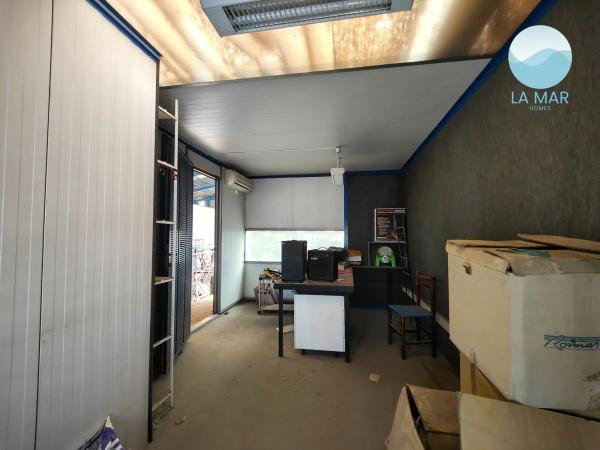 Nave en paseo la Estación, 8