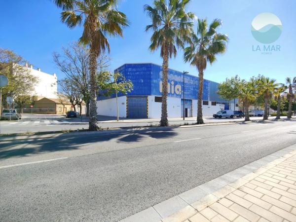 Nave en paseo la Estación, 8